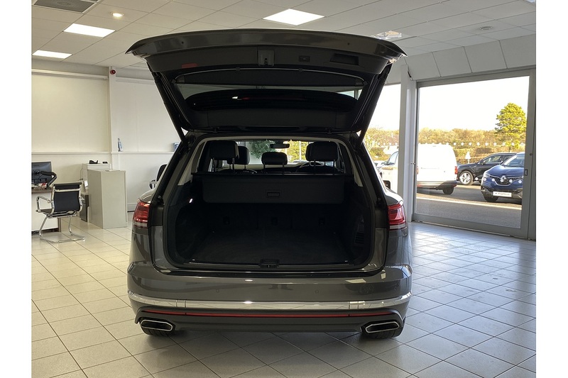 Volkswagen 3.0 TDI V6 SEL Tech SUV 5dr Diesel Tiptronic 4Motion Euro 6 (s/s) (286 ps)