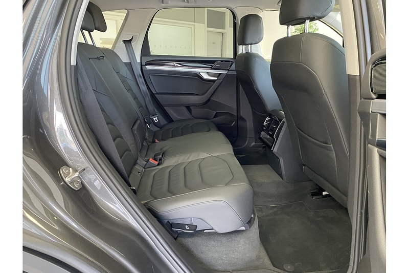 Volkswagen 3.0 TDI V6 SEL Tech SUV 5dr Diesel Tiptronic 4Motion Euro 6 (s/s) (286 ps)