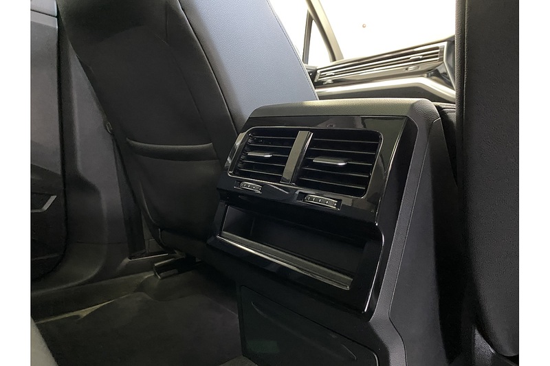 Volkswagen 3.0 TDI V6 SEL Tech SUV 5dr Diesel Tiptronic 4Motion Euro 6 (s/s) (286 ps)