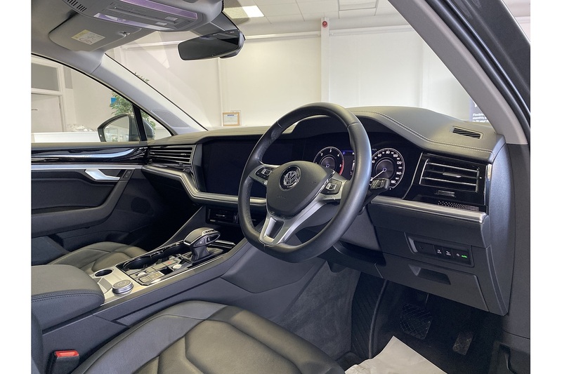 Volkswagen 3.0 TDI V6 SEL Tech SUV 5dr Diesel Tiptronic 4Motion Euro 6 (s/s) (286 ps)