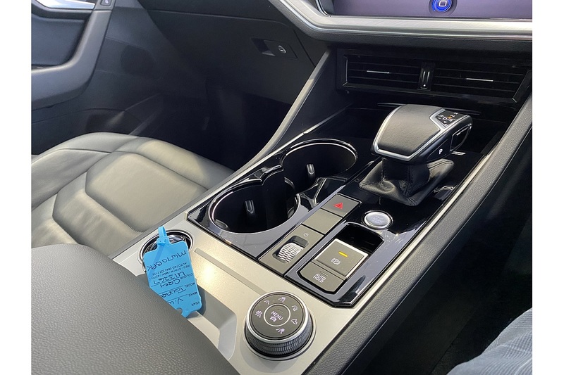 Volkswagen 3.0 TDI V6 SEL Tech SUV 5dr Diesel Tiptronic 4Motion Euro 6 (s/s) (286 ps)