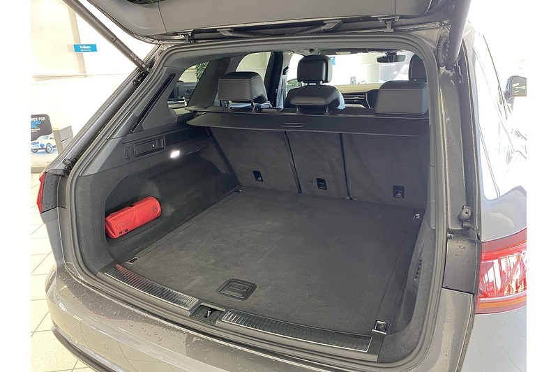 Volkswagen 3.0 TDI V6 Black Edition SUV 5dr Diesel Tiptronic 4Motion Euro 6 (s/s) (286 ps)