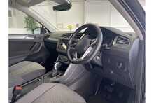 22/72 Volkswagen Tiguan TSI Life 1.5 SUV Petrol DSG 150 ps