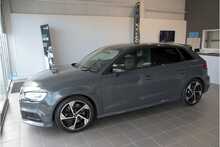 19/68 Audi S3 2.0 TFSI Black EditionS Tronic quattro 300 ps