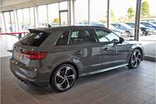 19/68 Audi S3 2.0 TFSI Black EditionS Tronic quattro 300 ps
