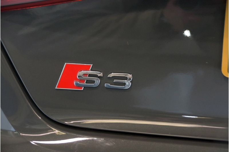 Audi 2.0 TFSI Black Edition Sportback 5dr Petrol S Tronic quattro Euro 6 (s/s) (300 ps)