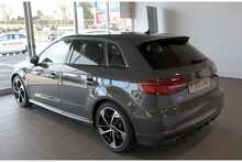 19/68 Audi S3 2.0 TFSI Black EditionS Tronic quattro 300 ps