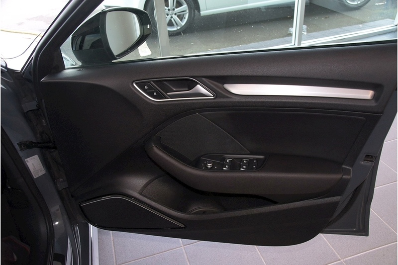 Audi 2.0 TFSI Black Edition Sportback 5dr Petrol S Tronic quattro Euro 6 (s/s) (300 ps)