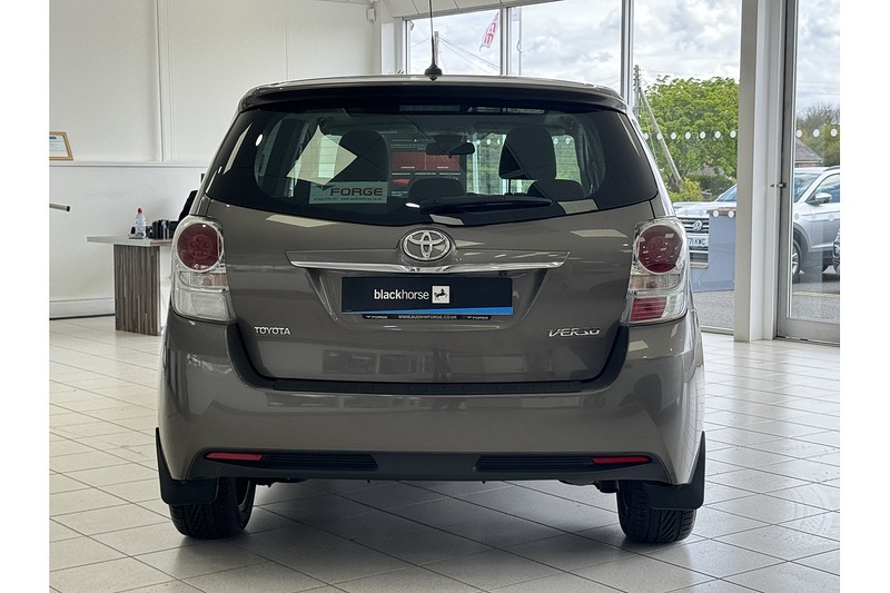 Toyota 1.6 D-4D Design MPV 5dr Diesel Manual Euro 6 (s/s) (7 Seat) (112 ps)