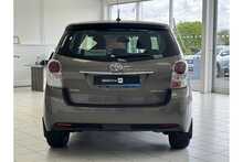 15/15 Toyota Auris 1.6 D-4D Design MPV (7 Seats) 112 ps