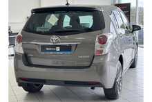 15/15 Toyota Auris 1.6 D-4D Design MPV (7 Seats) 112 ps