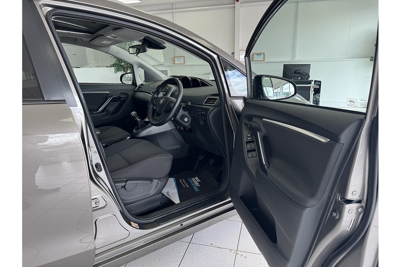 Toyota 1.6 D-4D Design MPV 5dr Diesel Manual Euro 6 (s/s) (7 Seat) (112 ps)