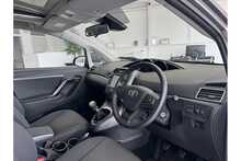 15/15 Toyota Auris 1.6 D-4D Design MPV (7 Seats) 112 ps