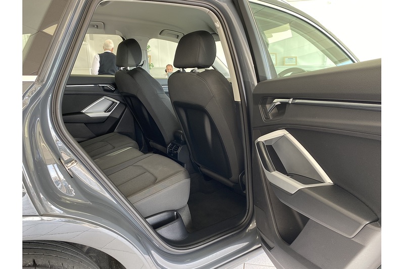 Audi 2.0 TDI 35 Sport SUV 5dr Diesel S Tronic quattro Euro 6 (s/s) (150 ps)