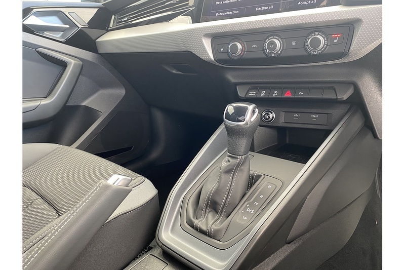 Audi Sportback Tfsi 30 S Tronic Black Edition 1.0 5dr Hatchback S Tronic Petrol