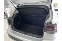 21/71 Volkswagen T-Cross 1.0 TSI SE DSG (110 ps)