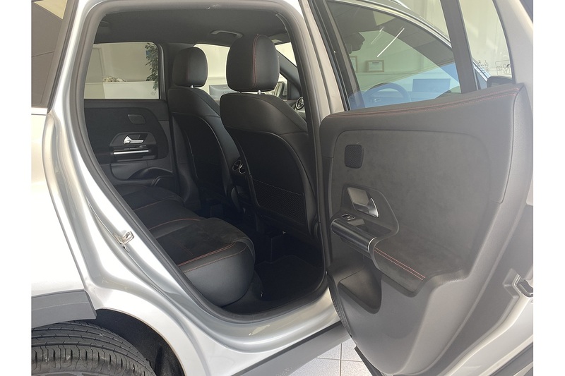 Mercedes-Benz 2.0 GLA220d AMG Line (Premium) SUV 5dr Diesel 8G-DCT 4MATIC Euro 6 (s/s) (190 ps)