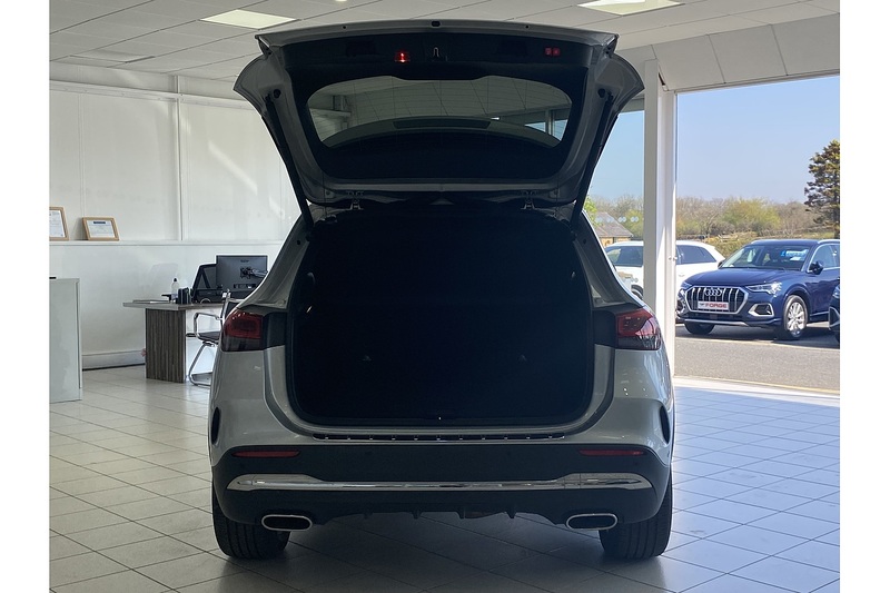 Mercedes-Benz 2.0 GLA220d AMG Line (Premium) SUV 5dr Diesel 8G-DCT 4MATIC Euro 6 (s/s) (190 ps)