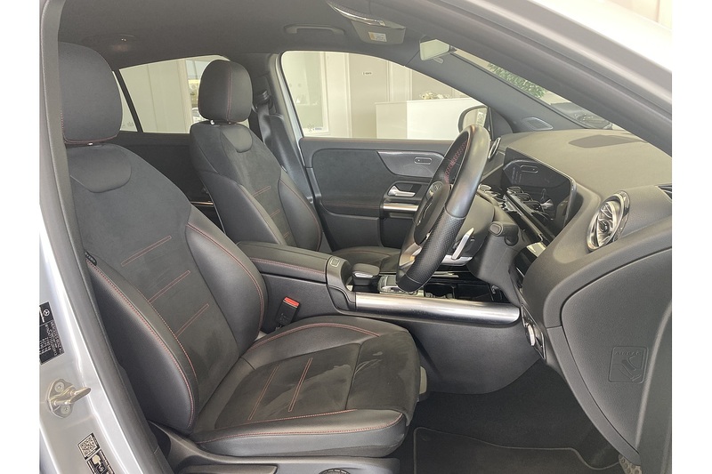 Mercedes-Benz 2.0 GLA220d AMG Line (Premium) SUV 5dr Diesel 8G-DCT 4MATIC Euro 6 (s/s) (190 ps)