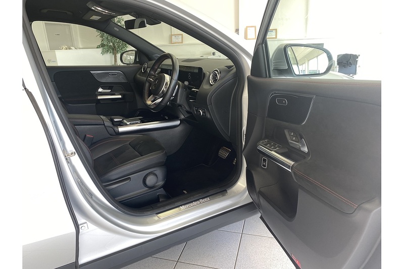 Mercedes-Benz 2.0 GLA220d AMG Line (Premium) SUV 5dr Diesel 8G-DCT 4MATIC Euro 6 (s/s) (190 ps)