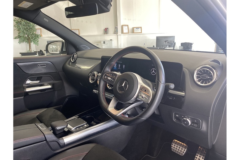Mercedes-Benz 2.0 GLA220d AMG Line (Premium) SUV 5dr Diesel 8G-DCT 4MATIC Euro 6 (s/s) (190 ps)