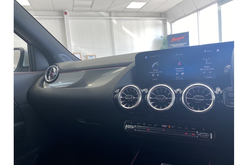 Mercedes-Benz 2.0 GLA220d AMG Line (Premium) SUV 5dr Diesel 8G-DCT 4MATIC Euro 6 (s/s) (190 ps)