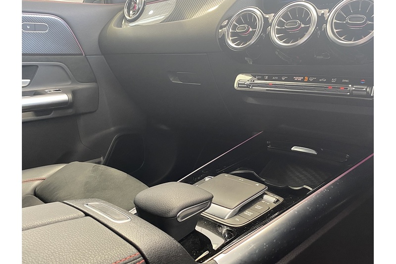 Mercedes-Benz 2.0 GLA220d AMG Line (Premium) SUV 5dr Diesel 8G-DCT 4MATIC Euro 6 (s/s) (190 ps)