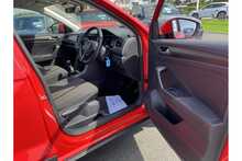 18/18 Volkswagen T-Roc 1.0 TSI SE 115 ps