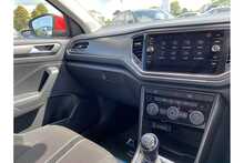 18/18 Volkswagen T-Roc 1.0 TSI SE 115 ps