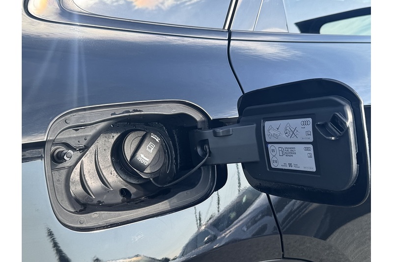 Audi 2.0 TFSIe 50 S line SUV 5dr Petrol Plug-in Hybrid S Tronic quattro Euro 6 (s/s) 17.9kWh (299 ps)