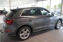 18/68 Audi Q5 TDI 40 S line Diesel S Tronic quattro 190 ps