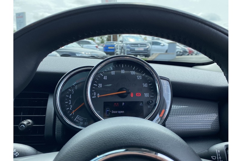MINI 1.5 Cooper Hatchback 3dr Petrol Steptronic Euro 6 (s/s) (136 ps)