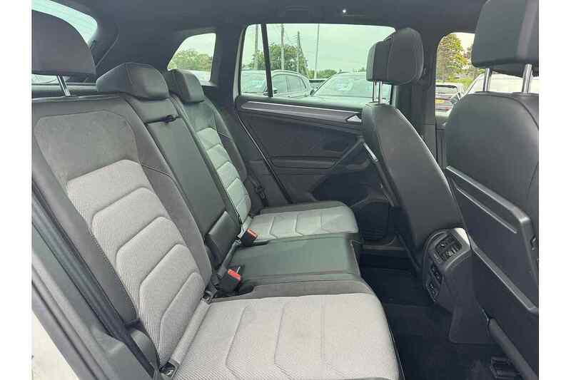 Volkswagen 2.0 TDI R-Line Tech SUV 5dr Diesel DSG Euro 6 (s/s) (150 ps)