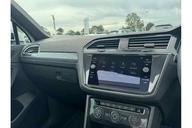 Volkswagen 2.0 TDI R-Line Tech SUV 5dr Diesel DSG Euro 6 (s/s) (150 ps)