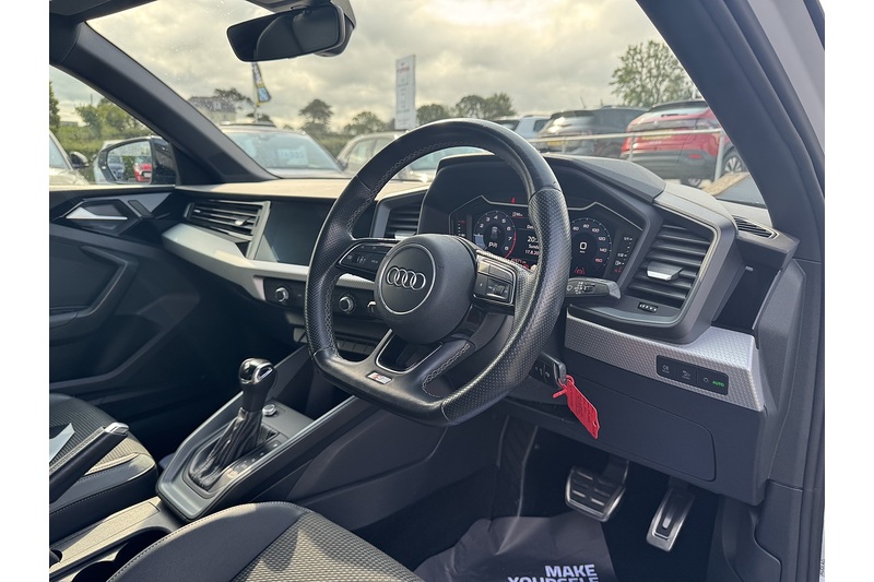 Audi 1.0 TFSI 25 Black Edition Sportback 5dr Petrol S Tronic Euro 6 (s/s) (95 ps)