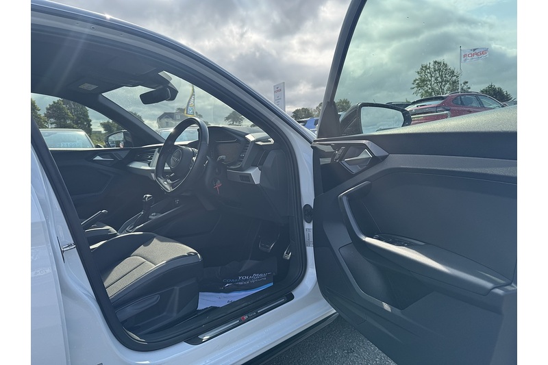 Audi 1.0 TFSI 25 Black Edition Sportback 5dr Petrol S Tronic Euro 6 (s/s) (95 ps)