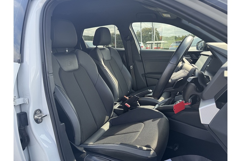 Audi 1.0 TFSI 25 Black Edition Sportback 5dr Petrol S Tronic Euro 6 (s/s) (95 ps)