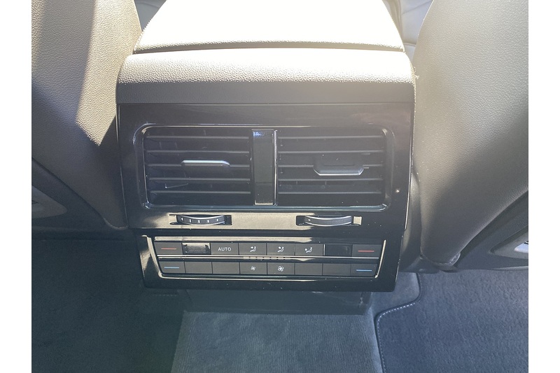 Volkswagen 3.0 TDI V6 Black Edition SUV 5dr Diesel Tiptronic 4Motion Euro 6 (s/s) (286 ps)