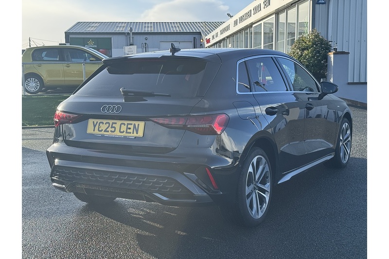 Audi 1.5 TFSIe 40 S line Sportback 5dr Petrol Plug-in Hybrid S Tronic Euro 6 (s/s) 17.9kWh (204 ps)