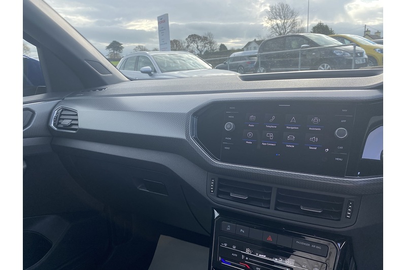 Volkswagen 1.0 TSI R-Line SUV 5dr Petrol DSG Euro 6 (s/s) (110 ps)