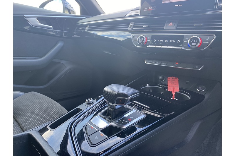 Audi 2.0 TDI 35 Black Edition Estate 5dr Diesel S Tronic Euro 6 (s/s) (163 ps)