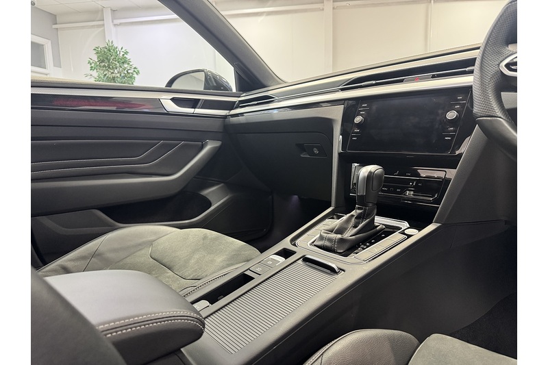 Volkswagen 2.0 TSI R-Line Shooting Brake 5dr Petrol DSG Euro 6 (s/s) (190 ps)