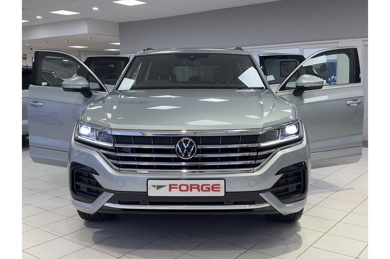 Volkswagen 3.0 TDI V6 R-Line Tech Plus SUV 5dr Diesel Tiptronic 4Motion Euro 6 (s/s) (286 ps)