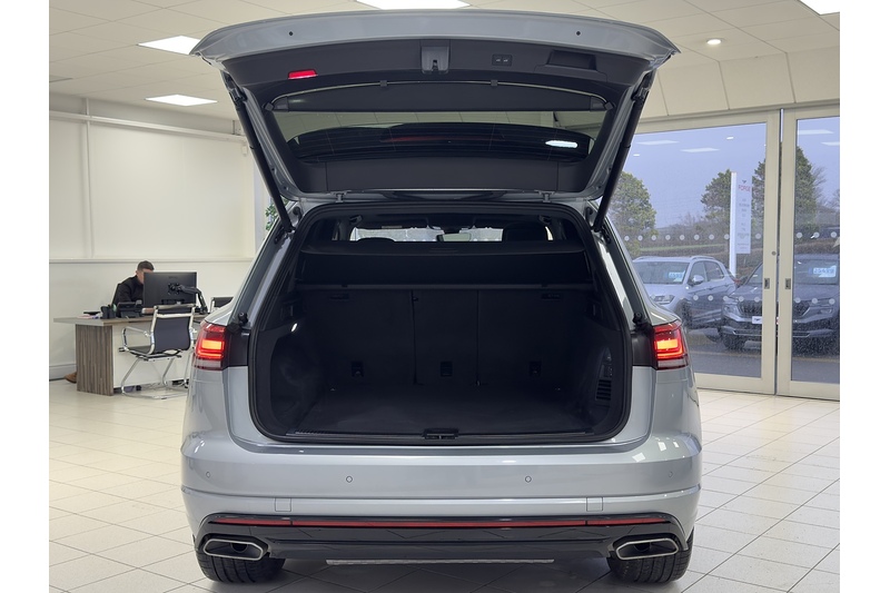 Volkswagen 3.0 TDI V6 R-Line Tech Plus SUV 5dr Diesel Tiptronic 4Motion Euro 6 (s/s) (286 ps)