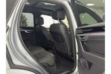 23/73 Volkswagen Touareg TDI V6 R-Line Tech Plus