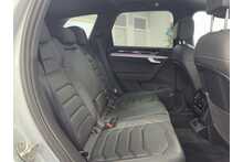 23/73 Volkswagen Touareg TDI V6 R-Line Tech Plus