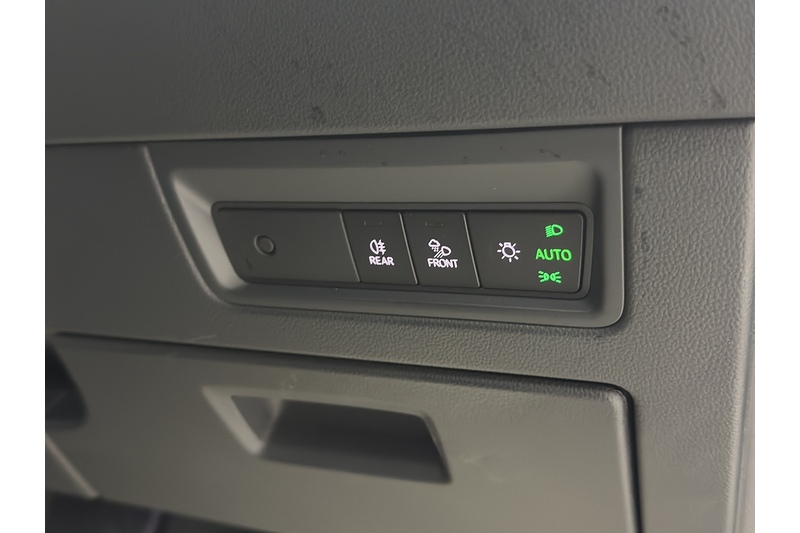 Volkswagen 3.0 TDI V6 R-Line Tech Plus SUV 5dr Diesel Tiptronic 4Motion Euro 6 (s/s) (286 ps)