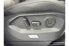 23/73 Volkswagen Touareg TDI V6 R-Line Tech Plus