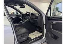 23/73 Volkswagen Touareg TDI V6 R-Line Tech Plus