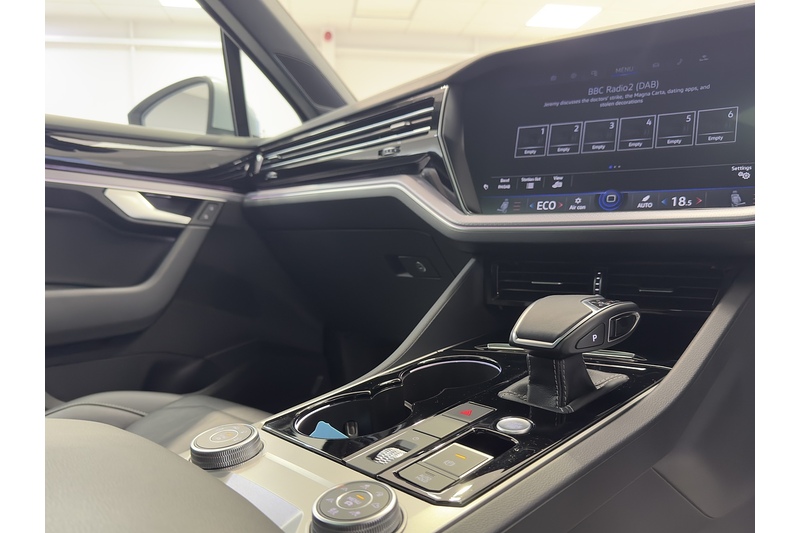 Volkswagen 3.0 TDI V6 R-Line Tech Plus SUV 5dr Diesel Tiptronic 4Motion Euro 6 (s/s) (286 ps)